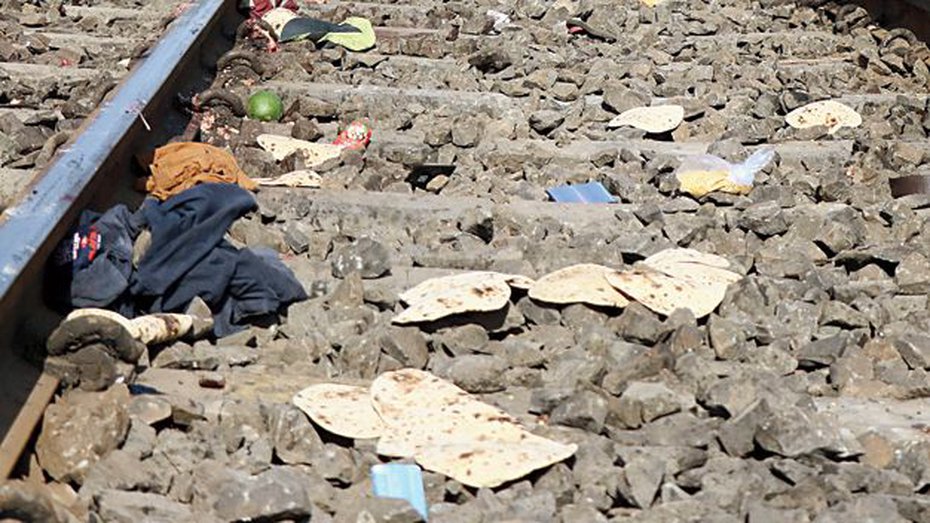 Rotis, which keep migrants on their feet as they walk home, lay strewn on the rail tracks at the tragedy site in Aurangabad.
