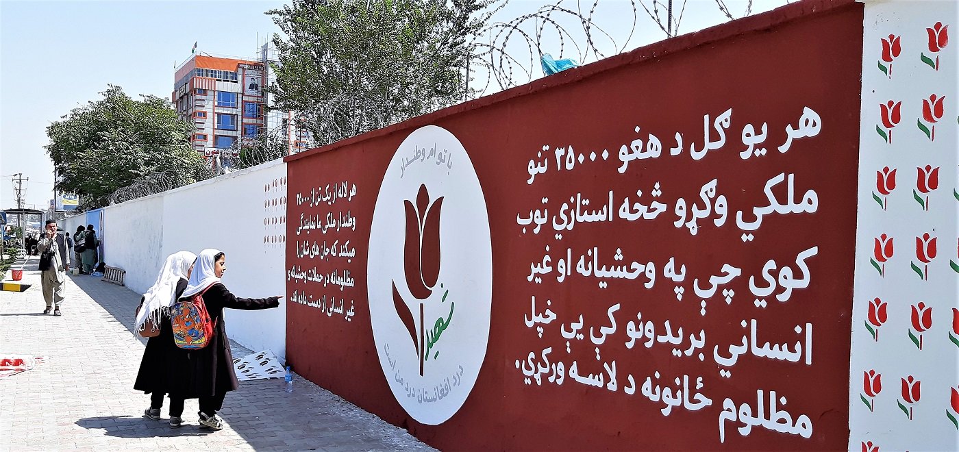 ArtLords claims that around 35,000 have been killed in the past 18 years. In their most recent campaign, the artists are painting a tulip for each life lost
