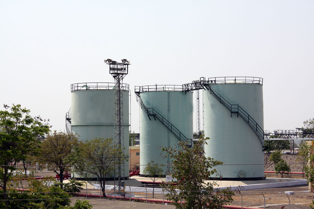 Petrol storage tanks: January imports from Iran were 10.4% than December, ship tracking data reviewed by Reuters showed