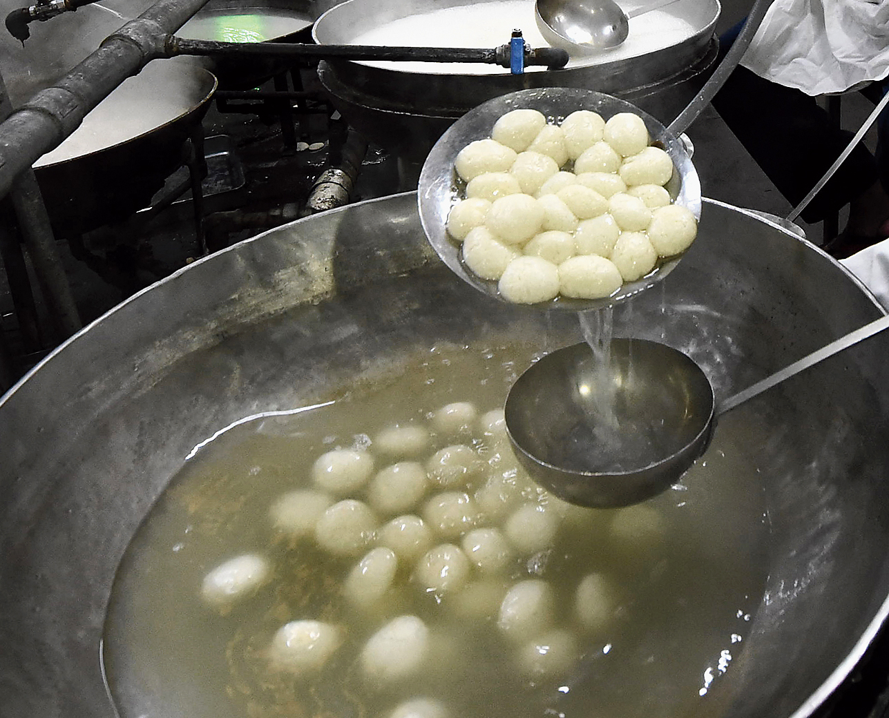 Rosogolla, Naki kono aro misti??? - Kolkata Sutra Food