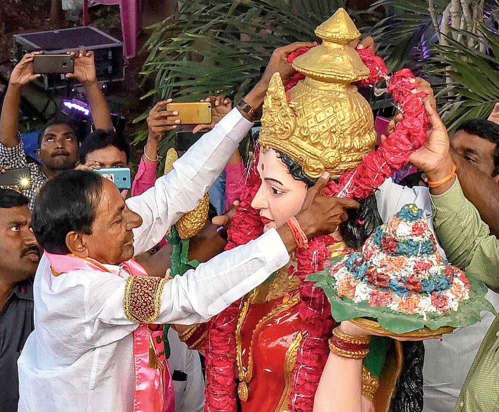 K Chandrashekar Rao garlands the statue of Telangana Talli, the symbolic mother goddess of Telangana, in Hyderabad after his party’s victory on Tuesday. 