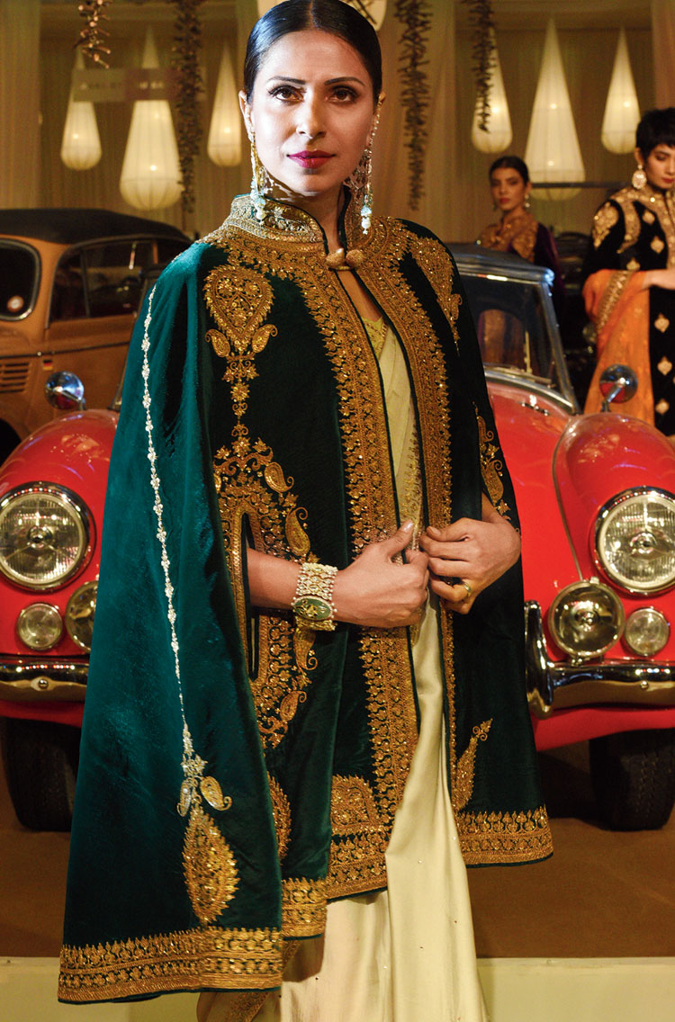 The richness of velvets laced with the grandeur of Mughal embroidery — Umang Hutheesing’s saris, lehngas, angrakhas, jackets and capes were for the queen-bride and king-groom. The textile revivalist’s collection was paired with jewellery by Birdhichand Ghanshyamdas that added to the royal touch. For Umang, “it’s always a pleasure coming to Calcutta”. “This is my first proper showing. Besides rich velvets, I also got crafts of Gujarat like bandhni and patola,” he said.