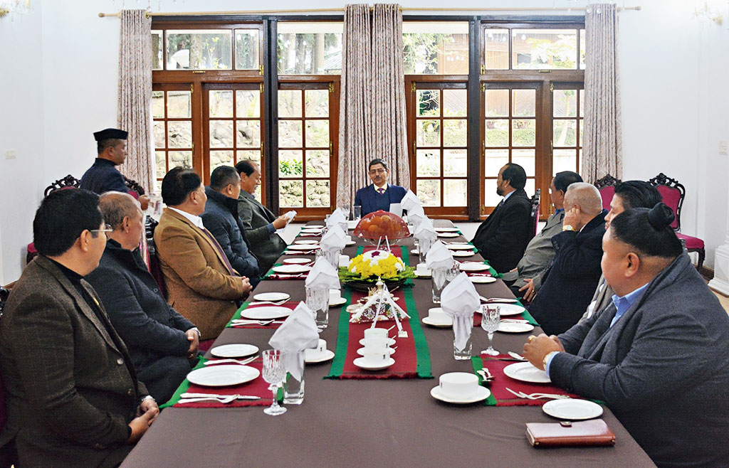 R.N. Ravi at the meeting with the state cabinet in Kohima on Thursday