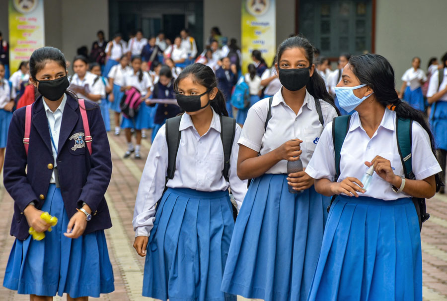 coronavirus-lockdown-fee-dues-piling-up-schools-telegraph-india