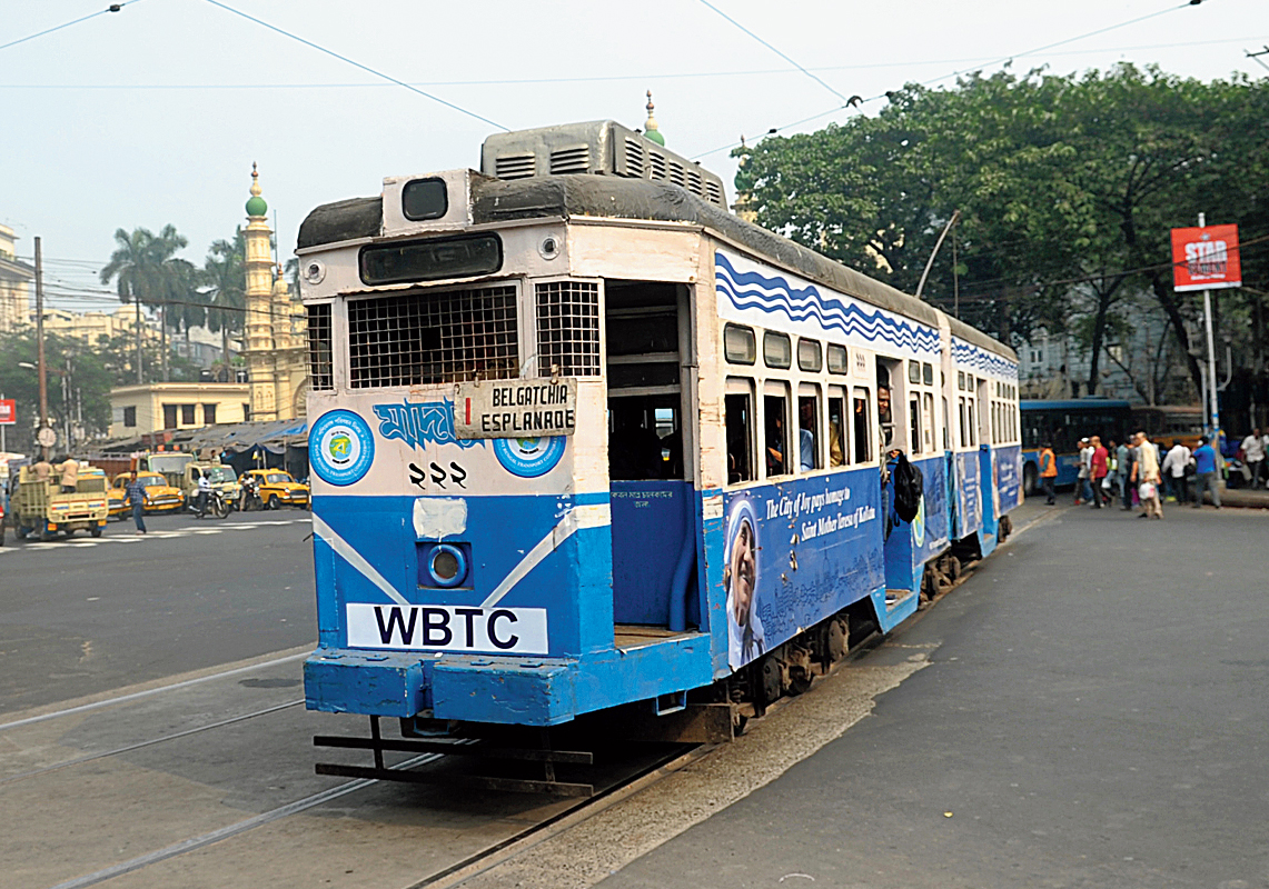 Anumita Roy Choudhury, of the Delhi-based Centre for Science and Environment, observed that trams were a must in a modern public transport system and rubbished claims that they caused congestion in Calcutta. 