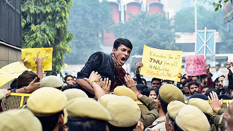 A JNU student at a protest over the hostel fee hike outside the UGC office at ITO on November 13, 2019