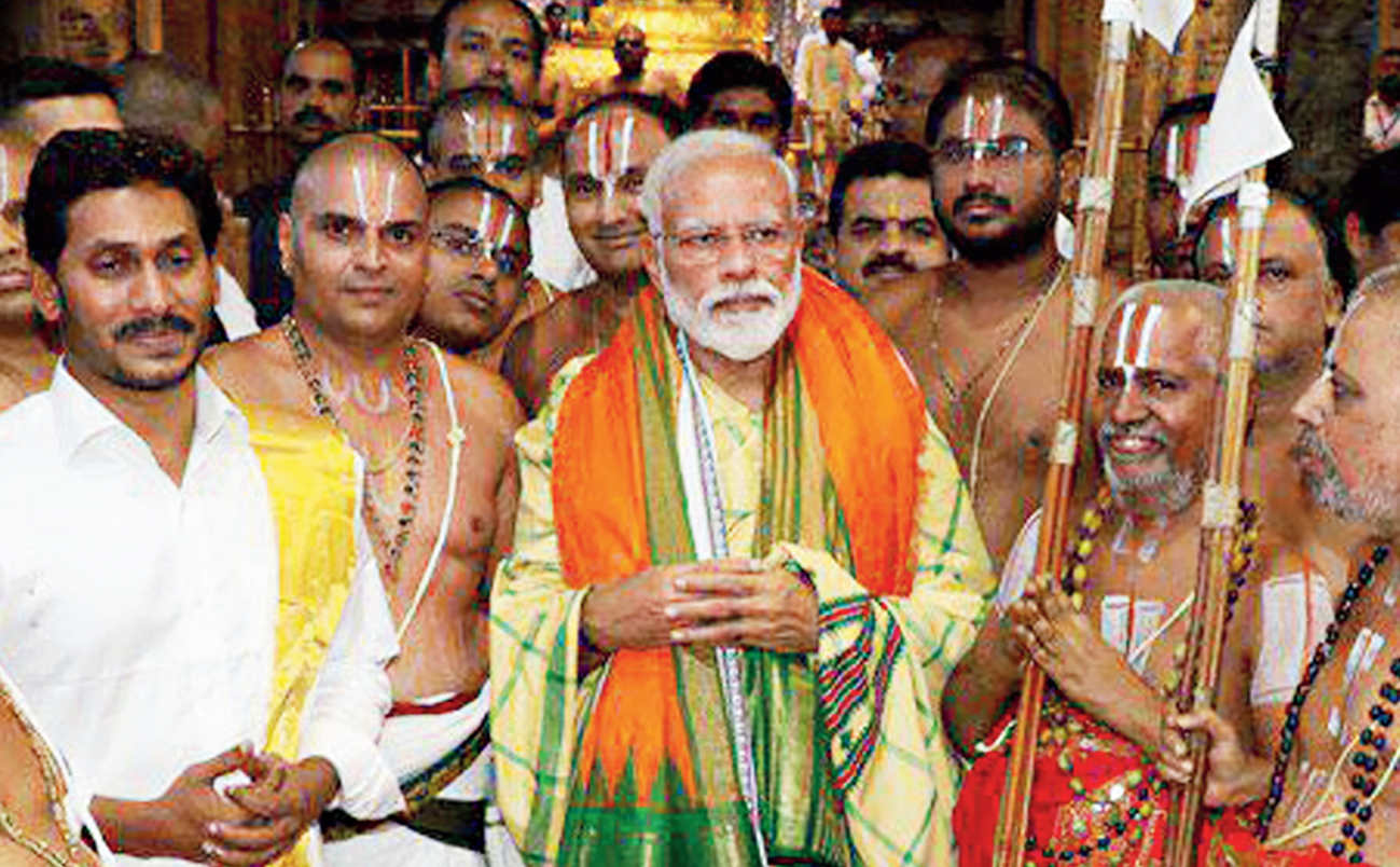 Narendra Modi with Andhra Pradesh chief minister Jagan Mohan Reddy (left) and priests after offering prayers at the Lord Venkateswara temple at Tirupati on Sunday. 