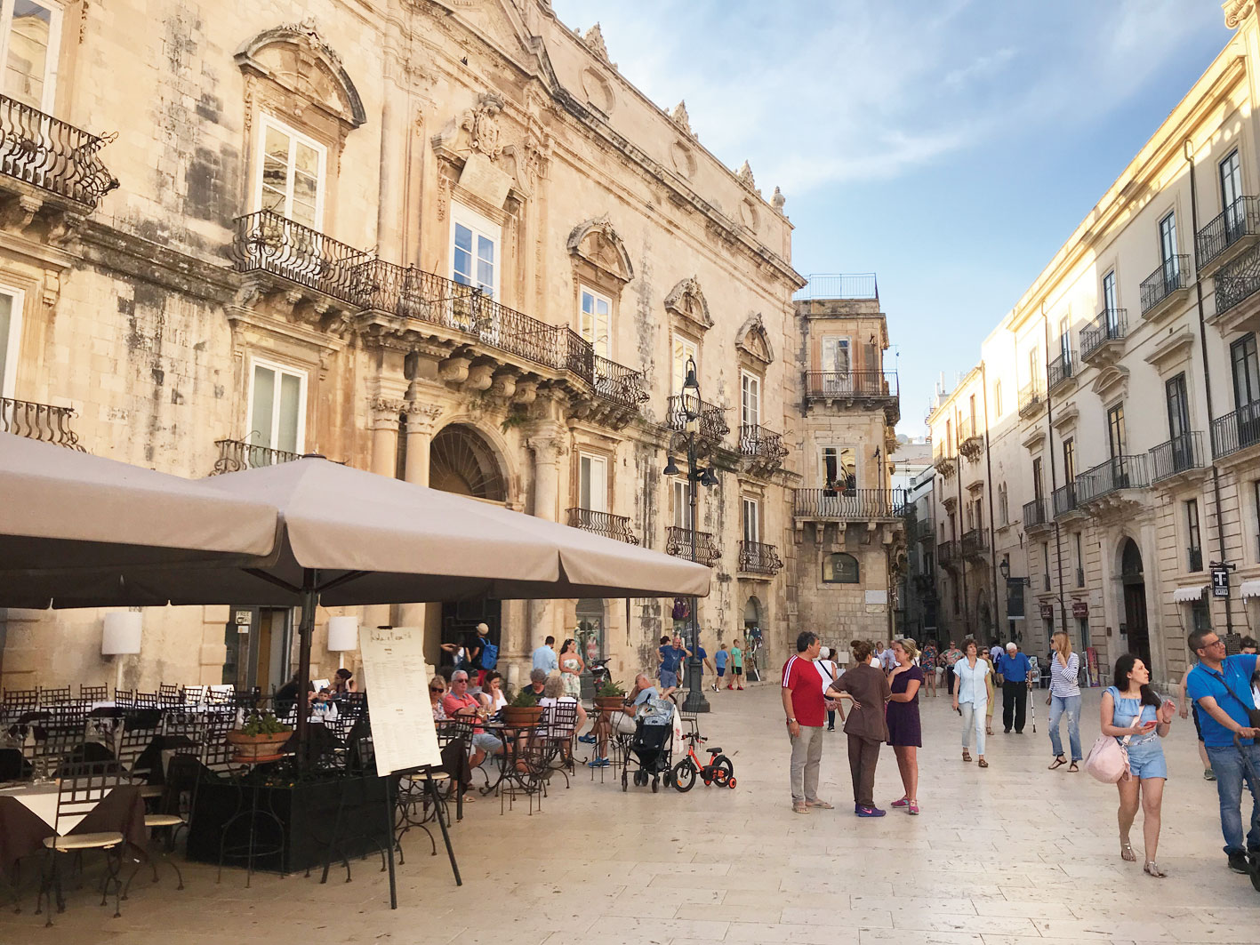 People watching at the central piazza at Siracusa