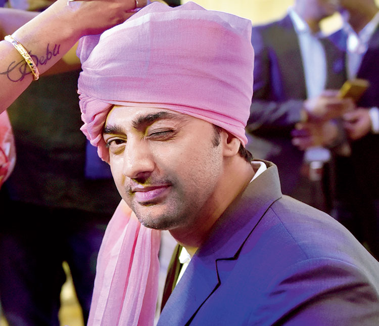 Dev got into wedding mode with the north Indian wedding special, safa, being tied on him.