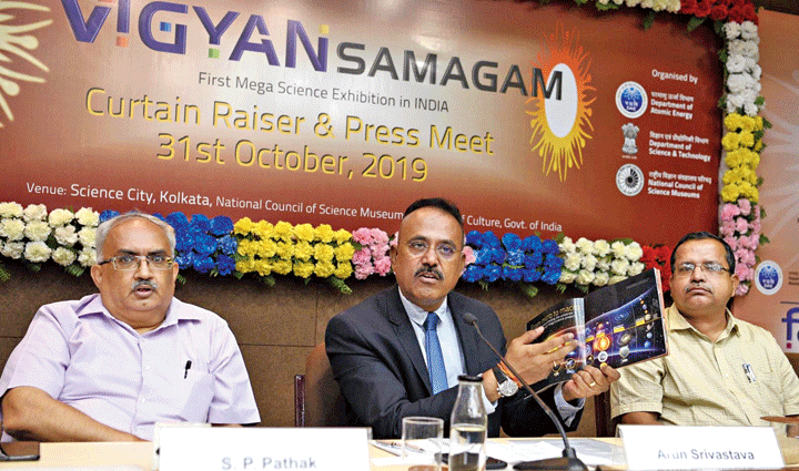 Srikant Pathak, Arun Srivastava, and Subhabrata Chaudhuri, at the curtain-raiser of the Vigyan Samagam on Thursday