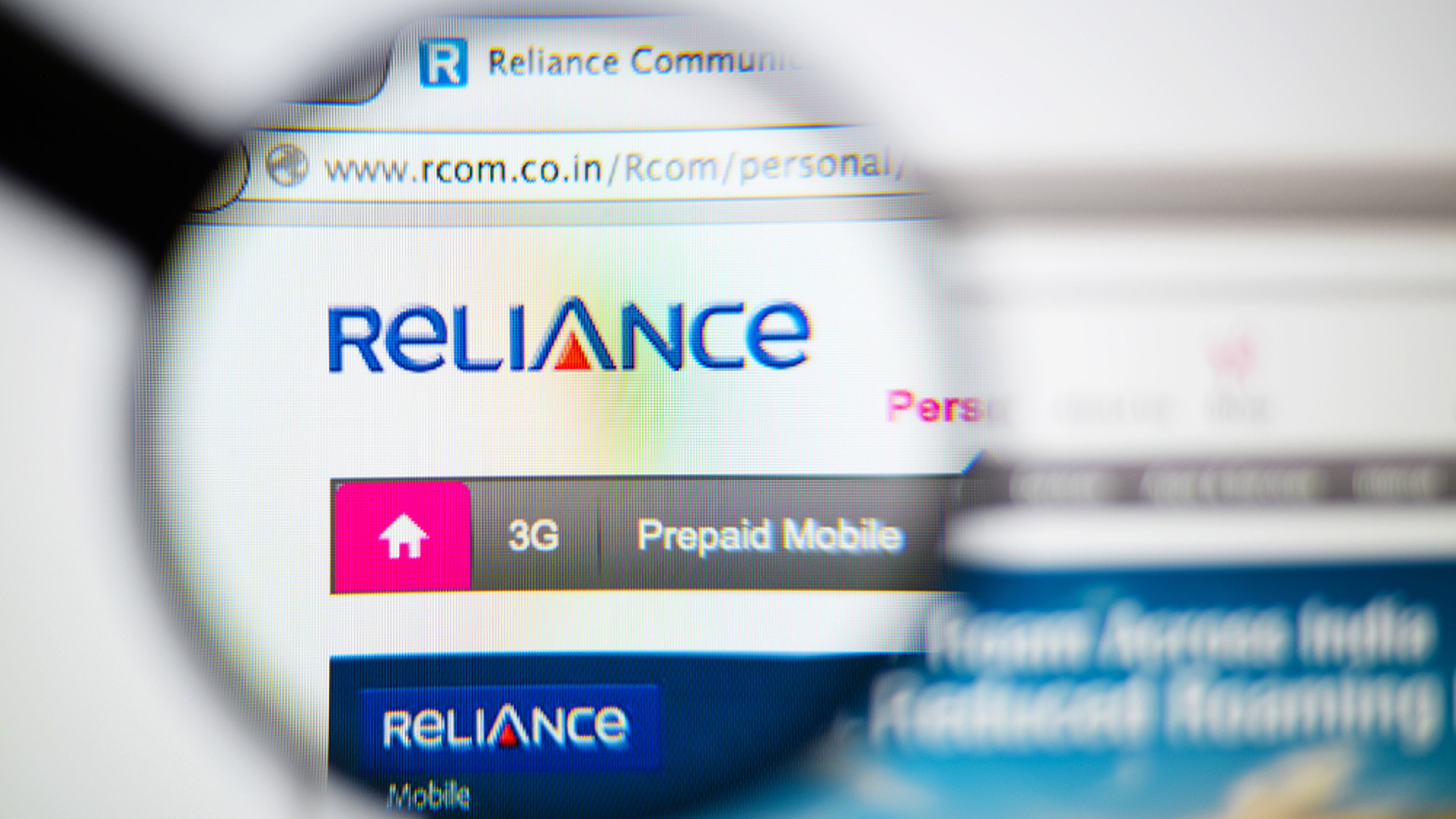 R-Com has offered the DoT a corporate guarantee of Rs 1,400 crore issued by Reliance Realty Limited (RRL) and an undertaking from RRL not to alienate property for a value of Rs 1,400 crore for approving the sale of its spectrum to Jio