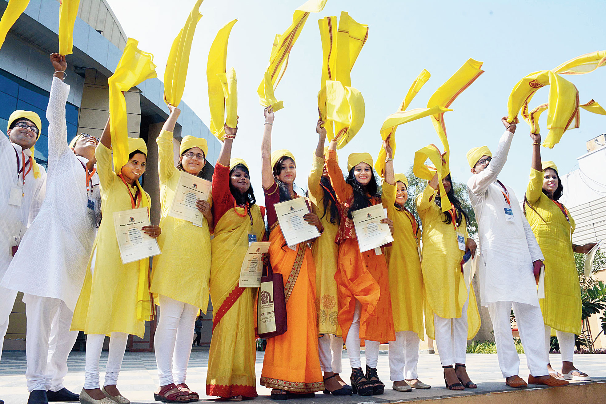 IIT-Kharagpur's convocation dress code sets off debate - The Hindu