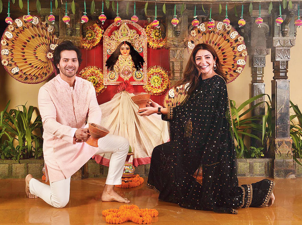 “Wow, I really want to dance with this!” Varun on spotting the dhunuchi. They picked dhunuchi naach up in no time.