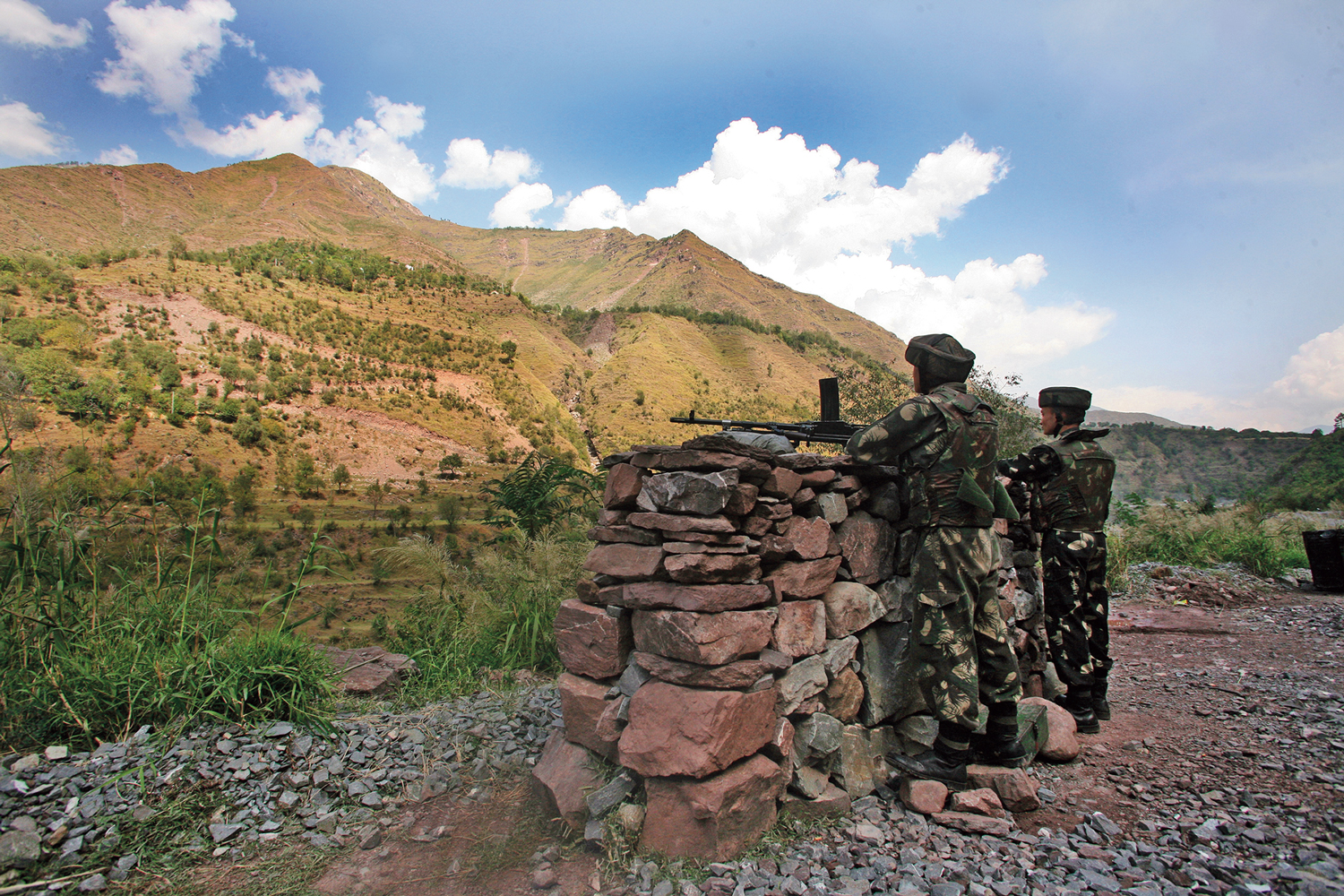 Indian Army soldiers look towards the Pakistani side near Kaman post in Uri, north Kashmir