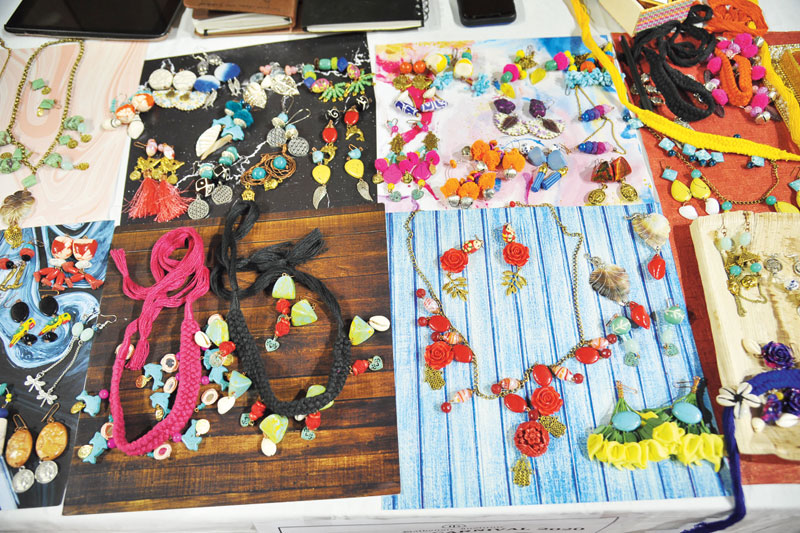 There many stalls offering handmade costume jewellery of various kinds, with gorgeous beads, tassels, cowrie shells and charms. So many options made it difficult to choose from.