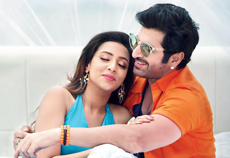 Jeet & Mim get cosy for the Sultan song — Aamar mon - Telegraph India
