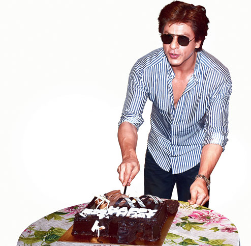 KING KHAN BIRTHDAY CELEBRATE ❤ | The special cake for the celebration of  King Khan's Birthday this year with the special message - Sab Sahi Ho  Jayega! The cake designed by... |