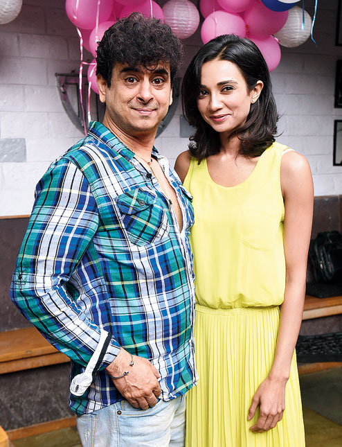 Palash Sen And Ira Dubey Play A Small Town Couple In The Big City In Aisa Yeh Jahaan Telegraph India