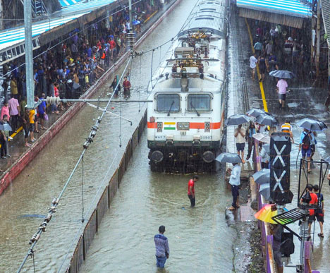 Heavy Rains Take A Break In Mumbai Western Railway Resumes Services Telegraph India