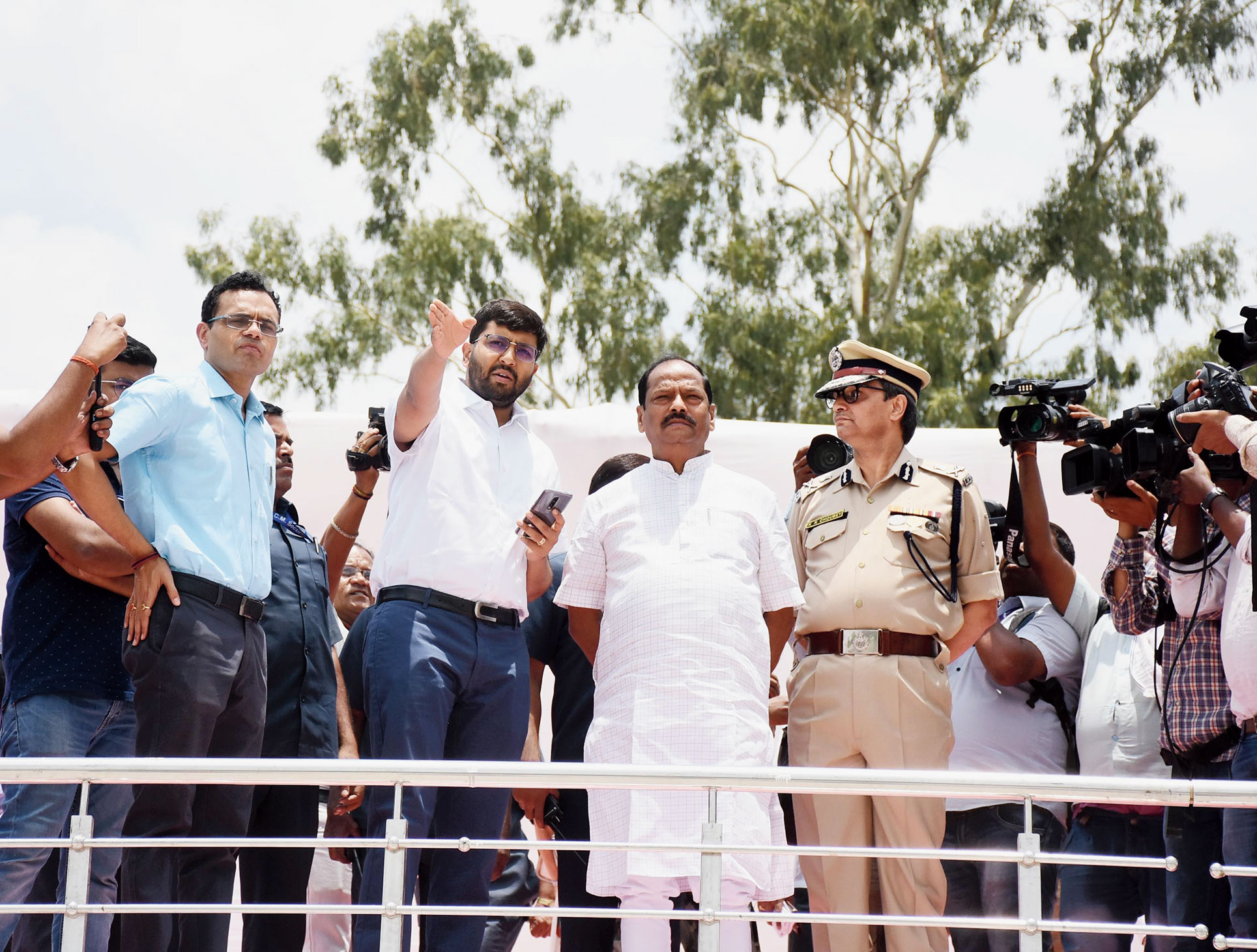 CM Raghubar Das along with officials inspect the venue