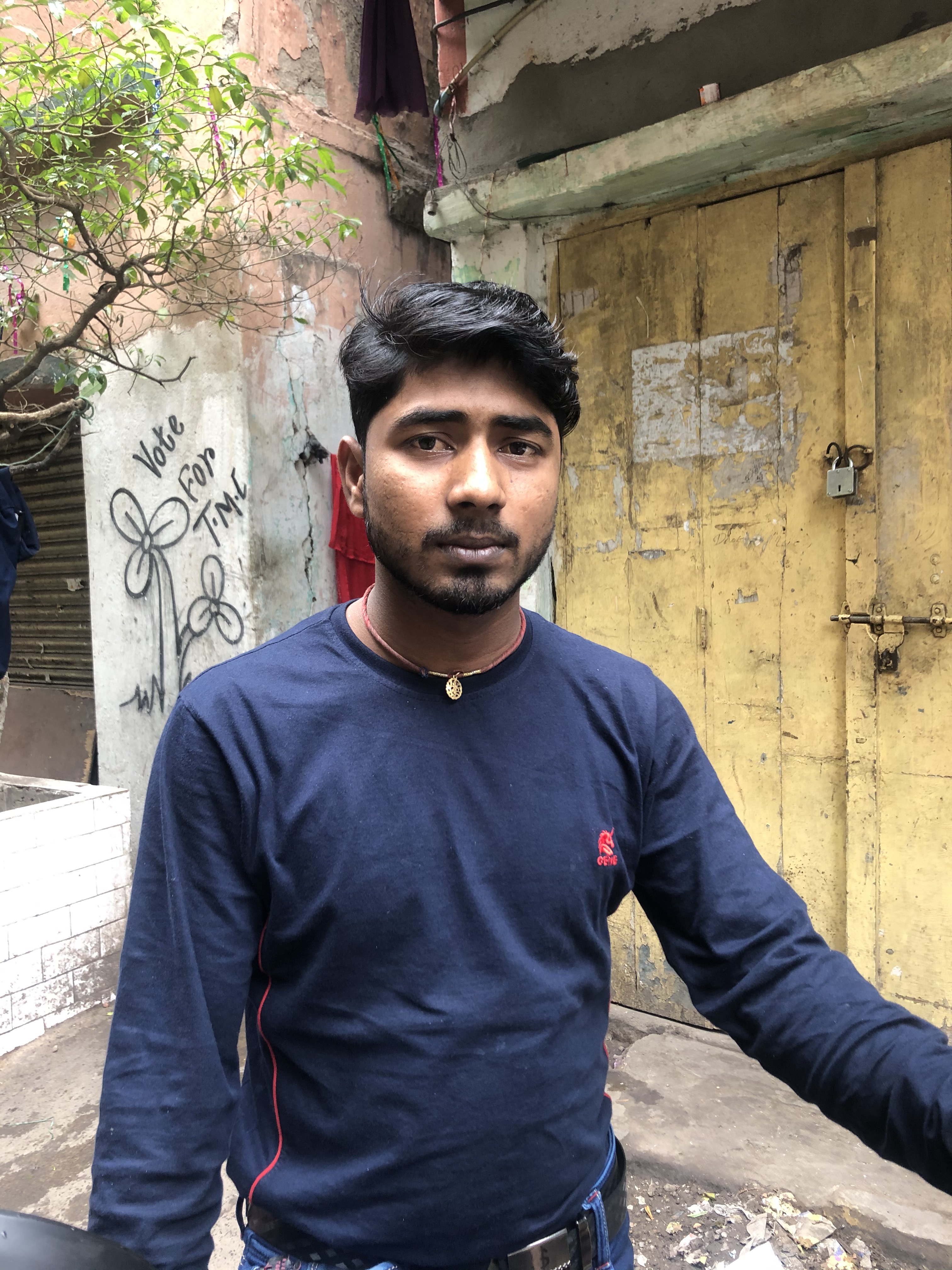Bikram Thakur, 25 (Sells flowers near Howrah Bridge): For me, country means where I am safe and secure. Since this Prime Minister has come into power, my country is doing well. Nowadays, when I hear about people in this country picking up muddas and fighting with each other, I do not like it. That is not my idea of my country. These things are wrong and they should not happen. As long as a person is Indian, jaat-paat should not matter. Dil se Indian hona chahiye.