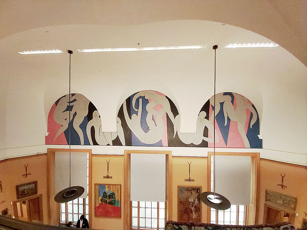 One of the centerpieces is Matisse's 45-foot-long triptych fresco, The Dance II, which Barnes had ordered for $ 30,000.