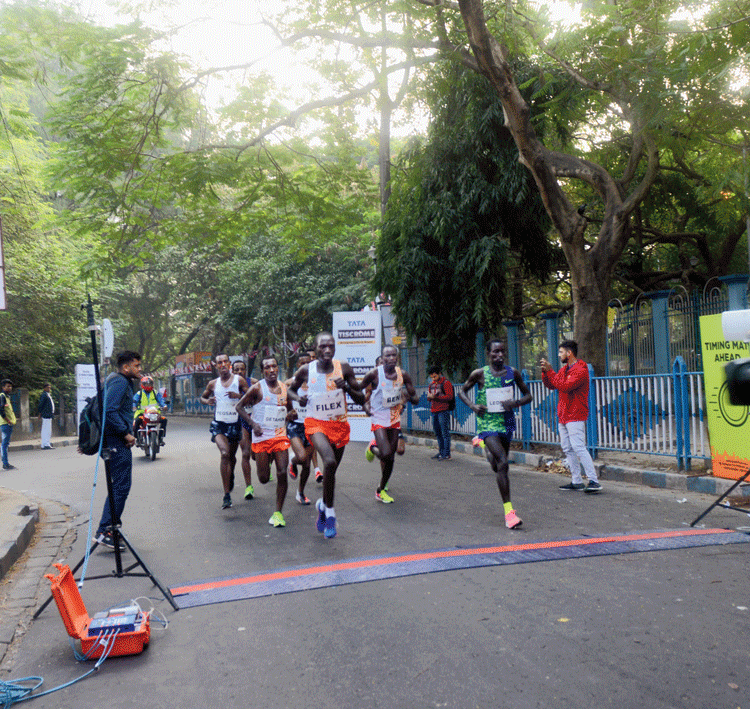 Runners on Southern Avenue