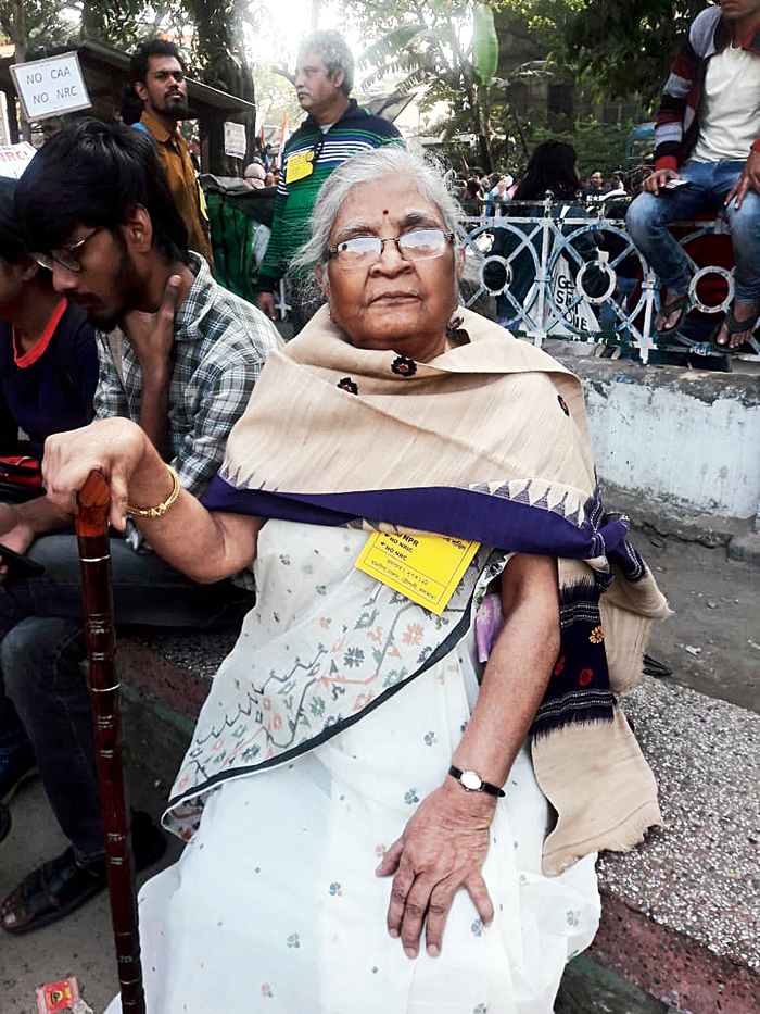 Pratima Majumder, an
82-year-old retired college teacher and a resident of Beadon Street, participated in chief minister Mamata Banerjee’s protest rallies on Wednesday and Thursday. “I am politically active and took part in the chief minister’s rally on Wednesday from Tea Board to the Dorina crossing. I managed to come to Esplanade today with my grandson and a student,” she said.