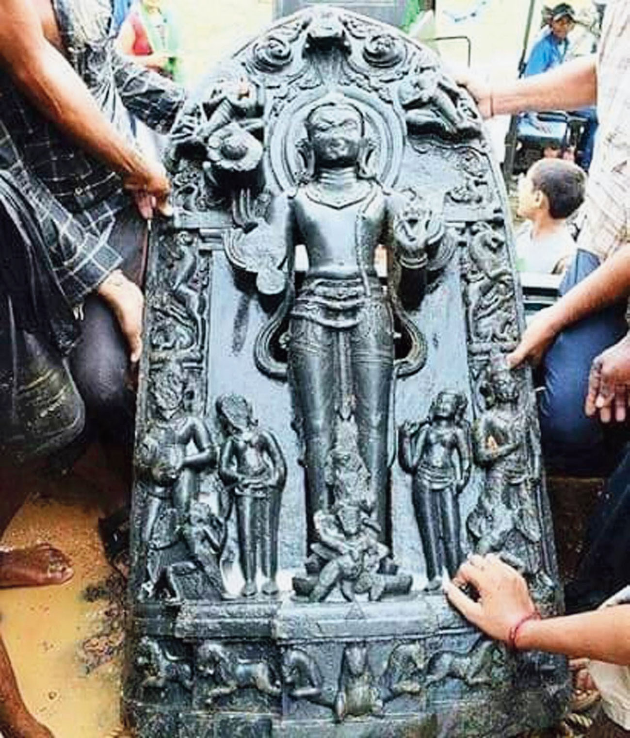 The idol that was discovered at Ghanshyampur village in Darbhanga district. 
