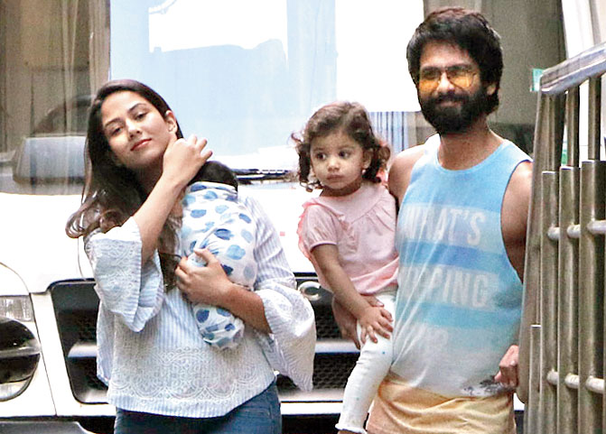Shahid Kapoor with his family. 