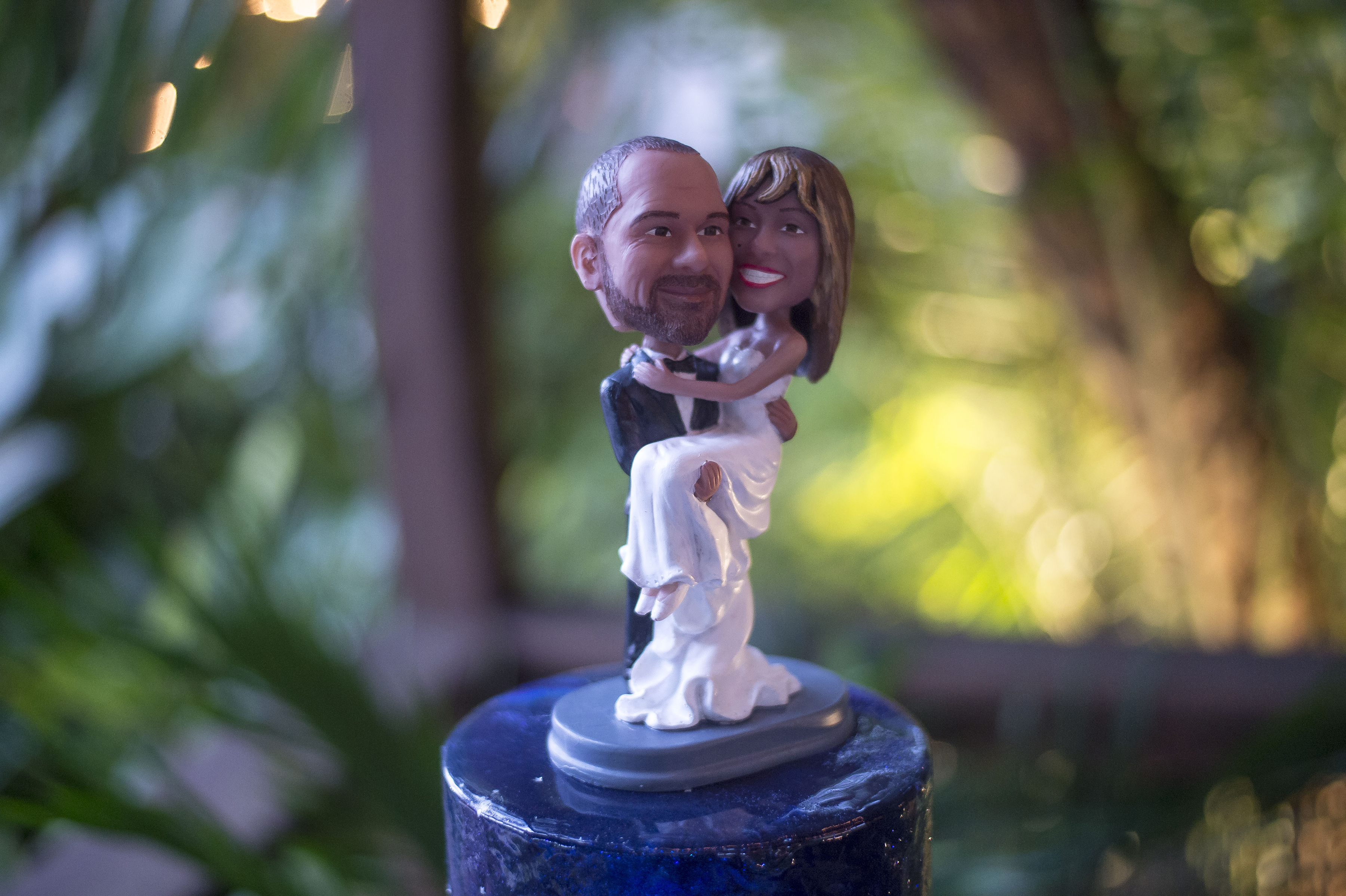 Bobbleheads of Valentina Marie Lomborg and Matthew Wiley atop their wedding cake