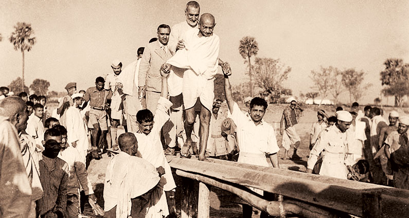 Mahatma Gandhi wearing khadi, with Abdul Gaffar Khan in riot-affected areas in Bihar in 1947.