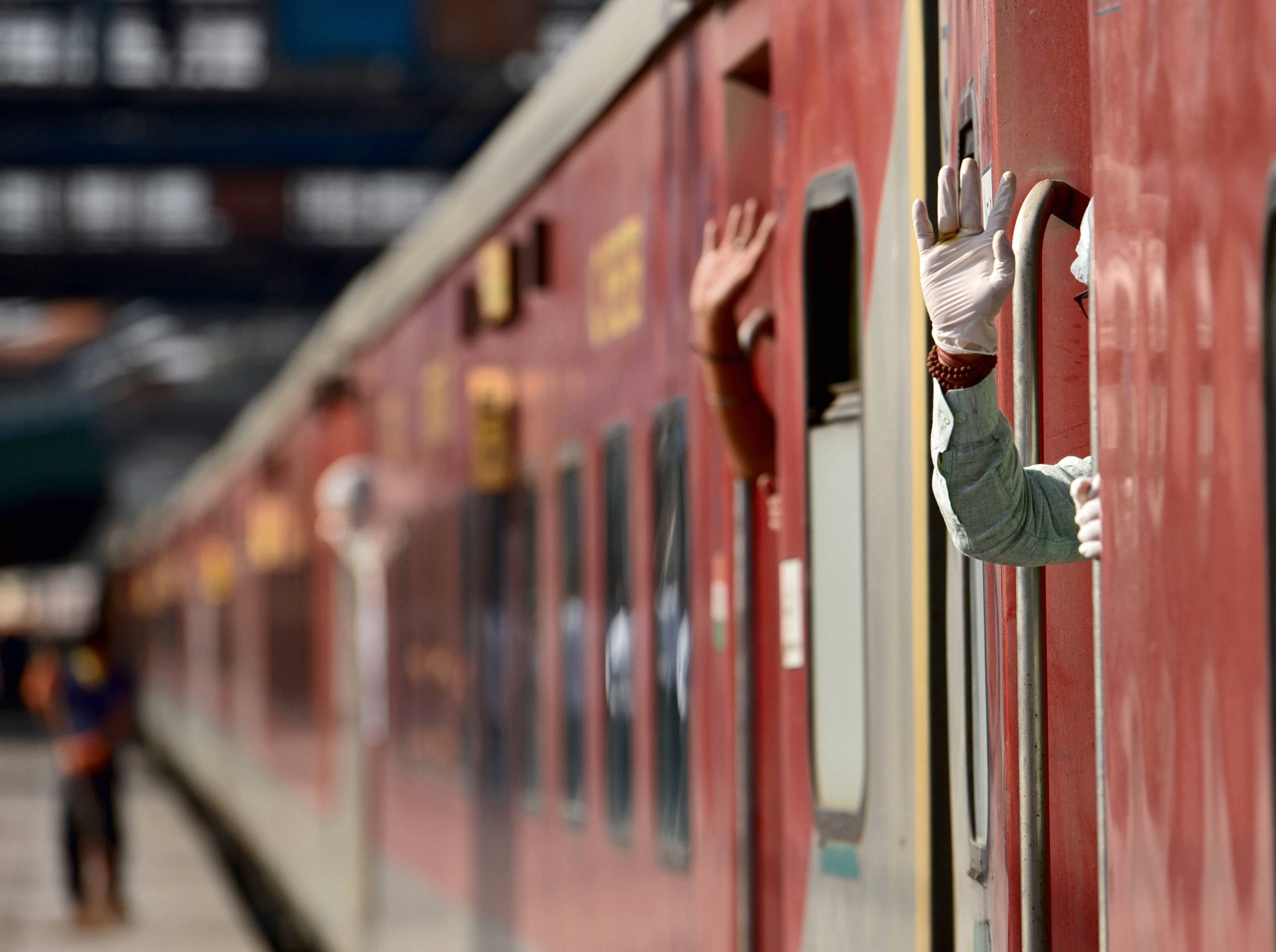 Covid-19 | Coronavirus: Railways resume passenger services after Covid-19 lockdown as first two trains depart from New Delhi station - Telegraph India