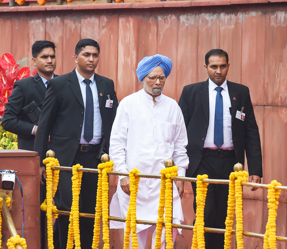 In this Aug 15, 2019, former prime minister Manmohan Singh is accompanied by SPG personnel to attend the 73rd Independence Day celebrations at the Red Fort, in New Delhi. 
