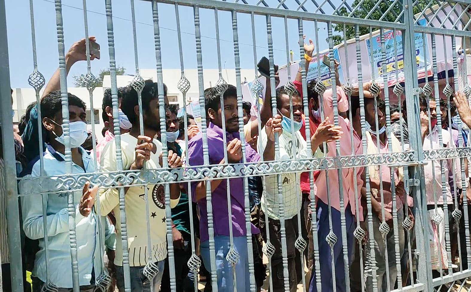 Migrant workers who have returned from Kerala protest in Nawada, Bihar, on Wednesday over lack of food and drinking water. 