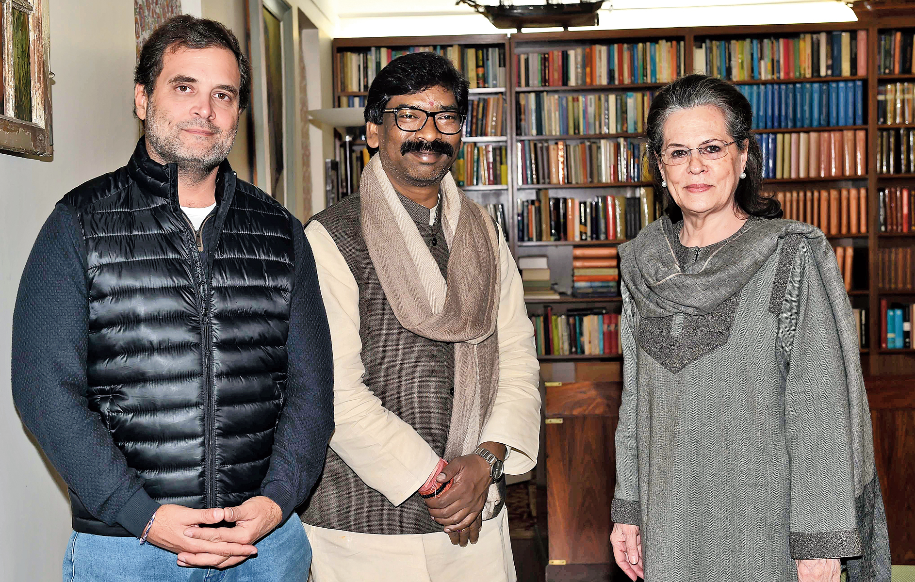 CM-designate Hemant Soren flanked by Rahul Gandhi and Sonia Gandhi at 10 Janpathin New Delhi on Wednesday. 