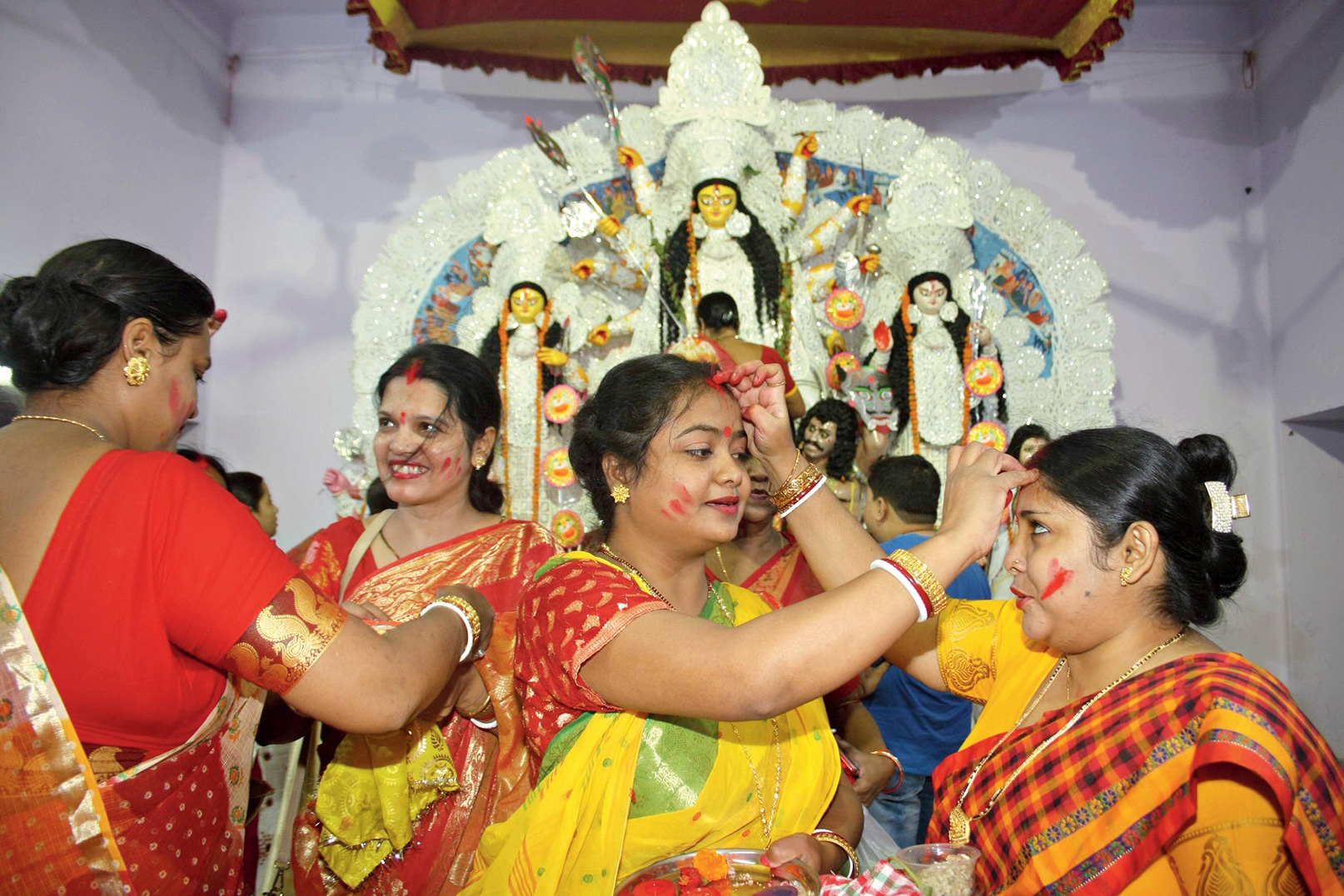 Navratra | Durga Puja and Navratra finale glitch-free - Telegraph India