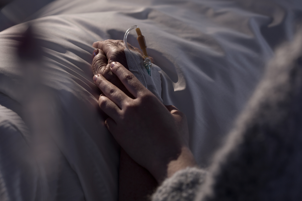Many patients across the country spend their last days in intensive care units, their lives prolonged by drugs, dialysis machines, or ventilators, often at great emotional and financial costs to them and their families. 
