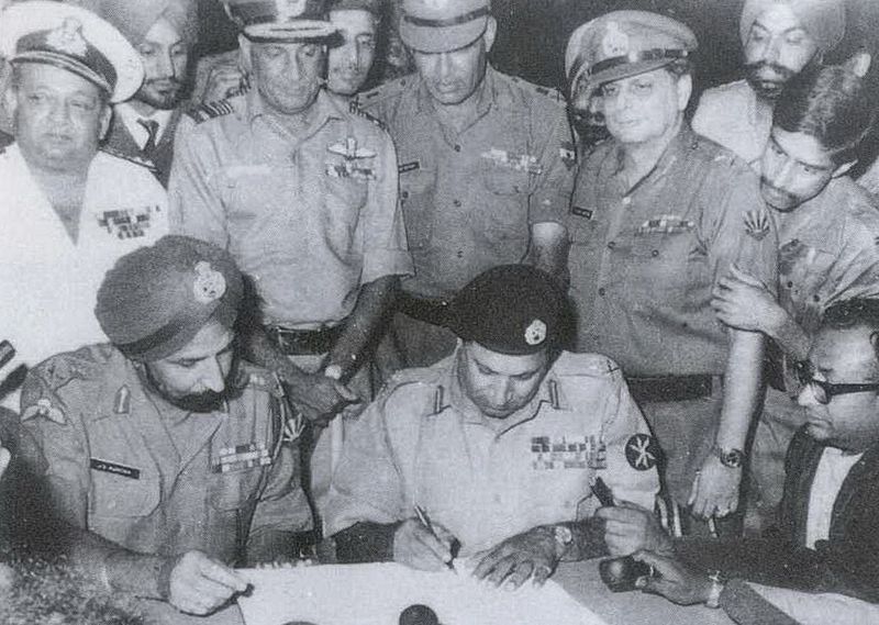  Pakistan Lt Gen Niazi signing the instrument of surrender after the 1971 Bangladesh war of independence