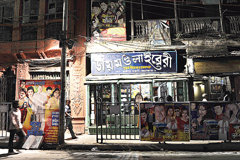 Diamond Library, on Chitpur Road, was set up in 1877 by the Seals and sells jatra texts. The proprietors take visitors through the history of the place for a fee