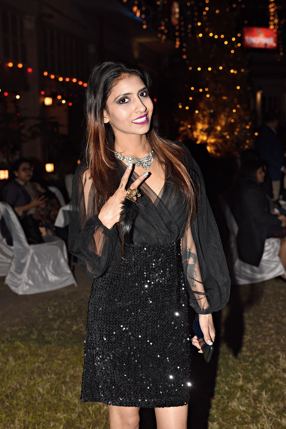 Talk about accessories, there were many who opted for statement accessories.  Rosy Sikri sported a feather finger ring to go with her black OOTN.