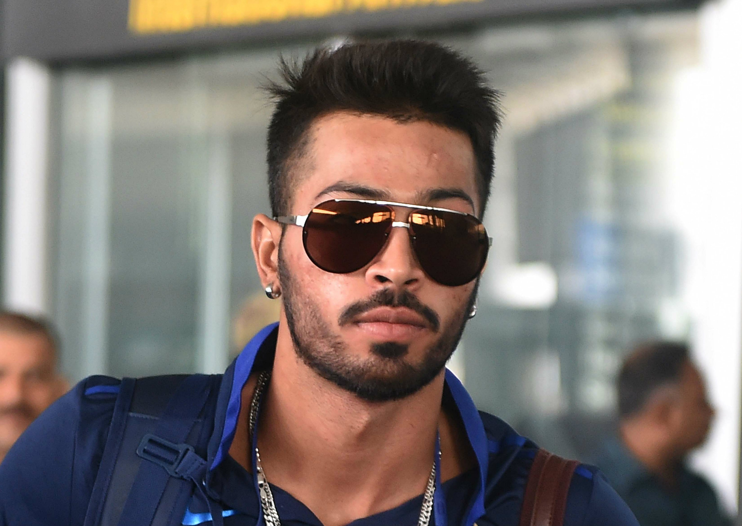 Stylish Cricketer Goals Hardik Pandya gets a new buzz cut, fans love it -  video Dailymotion