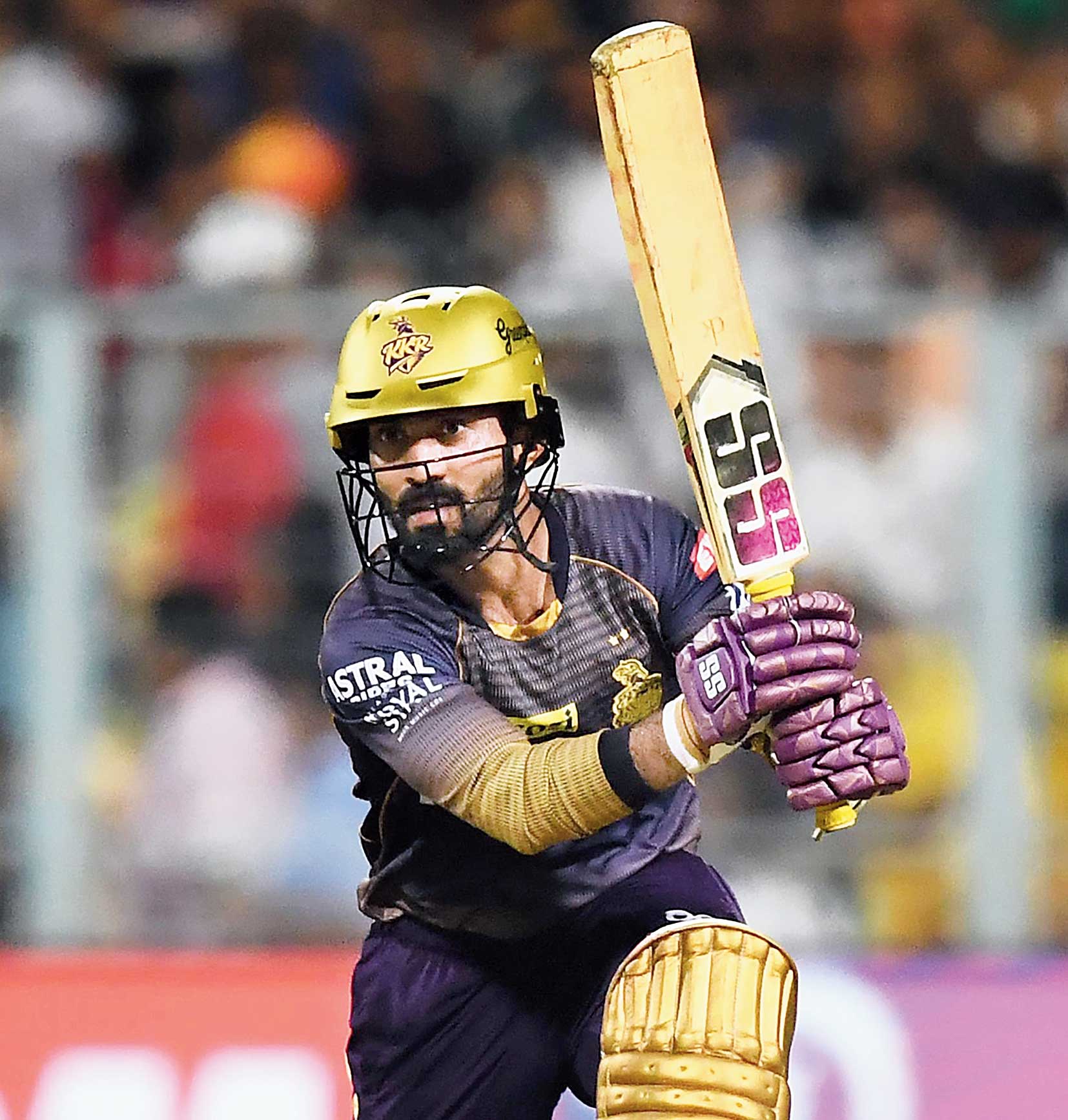 In vain: Dinesh Karthik on way to his unbeaten 97, his highest IPL score.