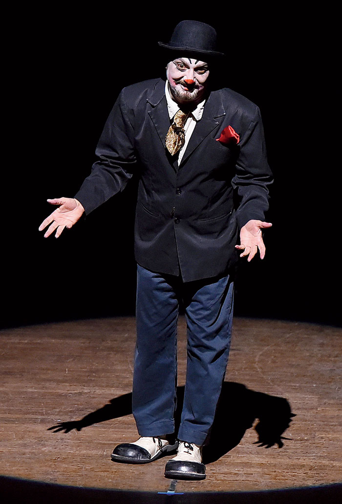 Vinay Pathak performs in Nothing Like Lear