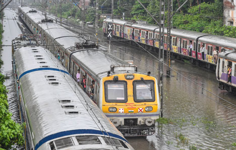 Heavy Rain In Mumbai Delays Flights Rajdhani Cancelled And Many Trains Stuck Telegraph India