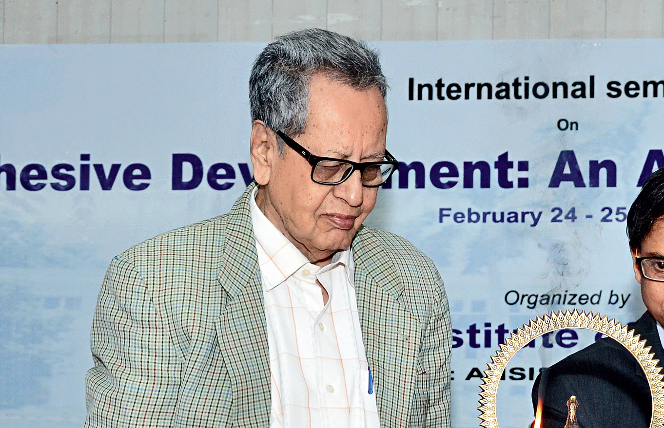 Professor Amiya Kumar Bagchi at a seminar in Patna 
