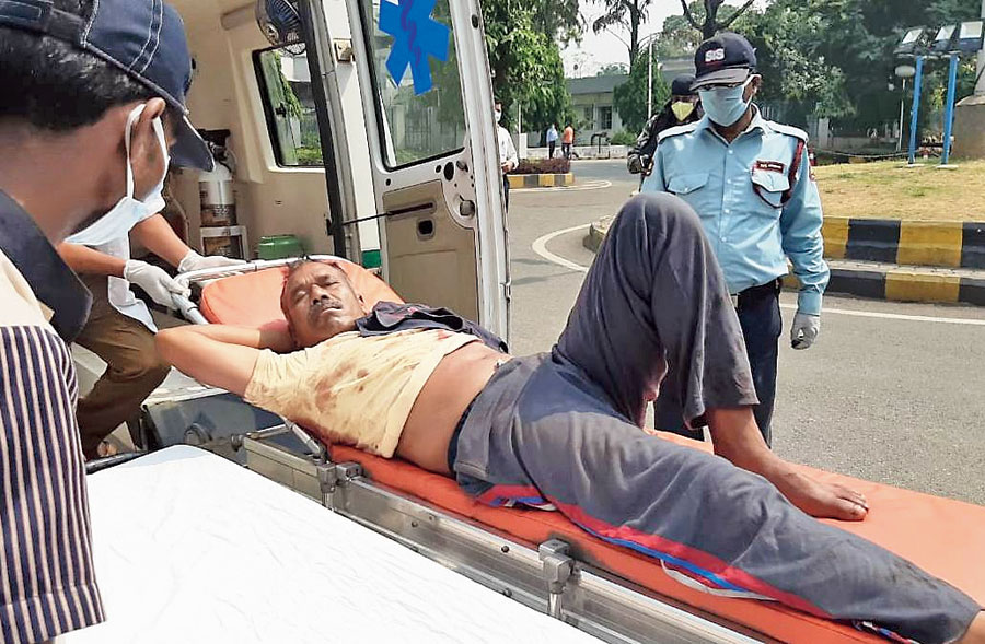 The injured cop reaches Tata Main Hospital, Jamshedpur, on Saturday. 
