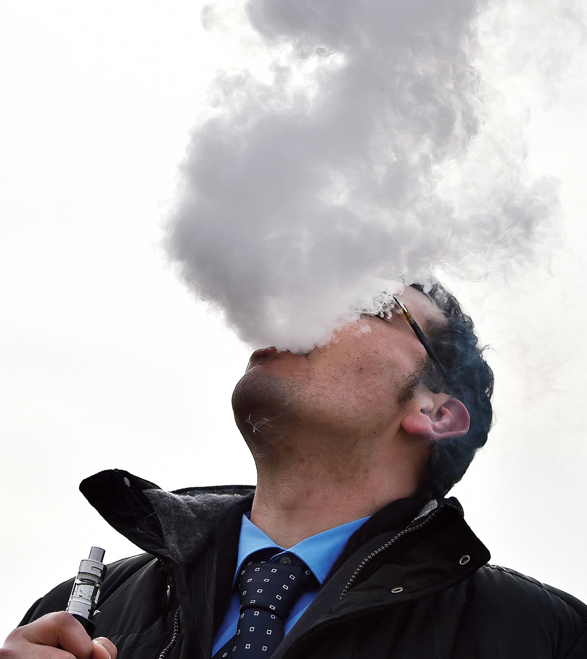 Vapers fume over government advisory banning e-cigarettes