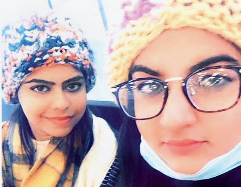 A picture tweeted by Manjot  (in glasses) with her friend Samreen