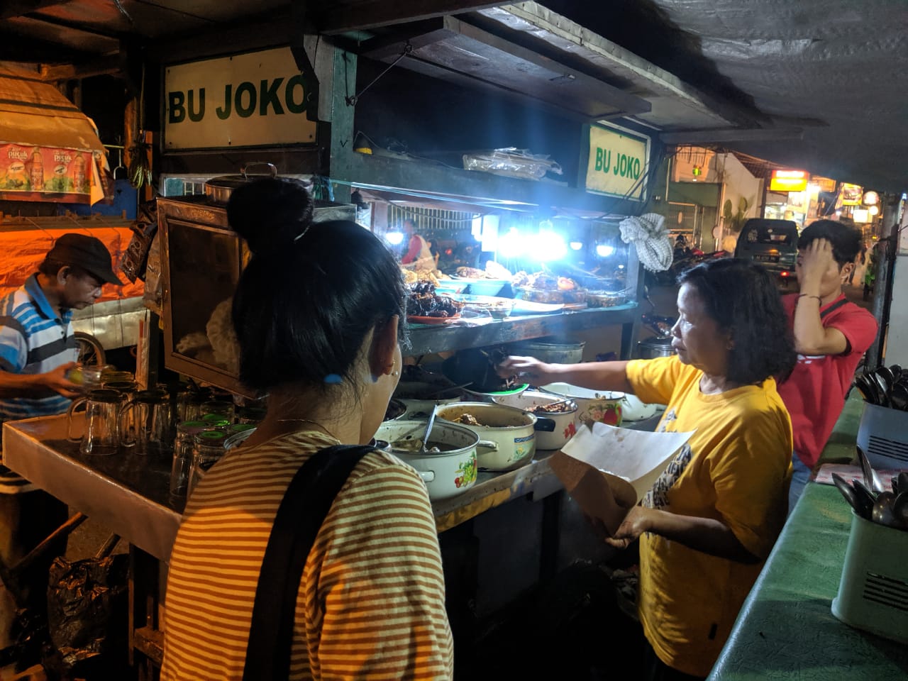 From fancy restaurants to the numerous food carts to the Warungs (equivalent of an Indian Dhaba) -- there is something for everyone to feast on in Yogyakarta